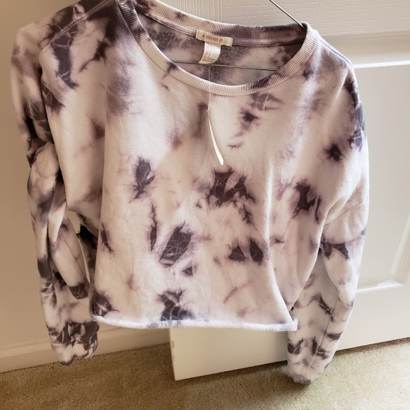 Forever 21 Sweaters - Tie dye cropped sweatshirt